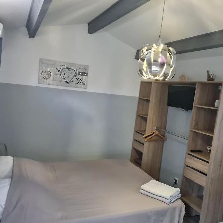Chambre Cosy Avec Terrasse Apartamento Arles Exterior foto